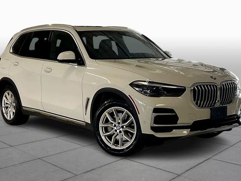 Used 2022 BMW X5 xDrive40i w/ Premium Package image 2