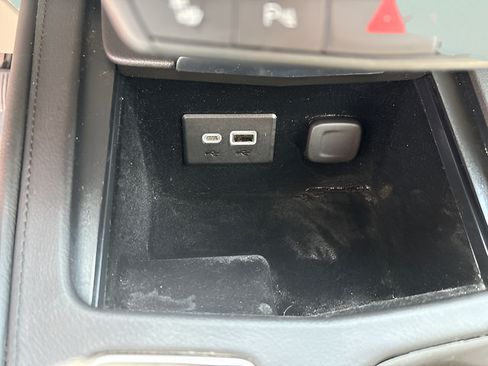 Used 2019 Cadillac XT4 Premium Luxury w/ Cold Weather Package FWD image 38