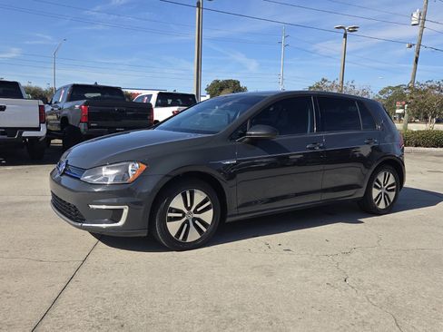 Used 2016 Volkswagen e-Golf SE w/ DC Fast Charging Package image 3