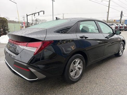 Used 2025 Hyundai Elantra SE image 5
