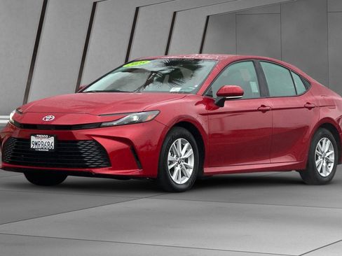 Used 2025 Toyota Camry LE image 8