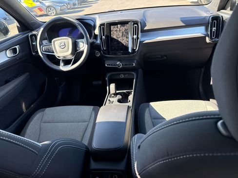 Used 2024 Volvo XC40 B5 Core image 7