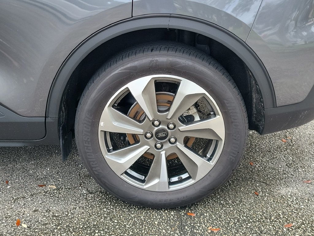 Certified 2025 Ford Escape Platinum AWD/4WD image 5