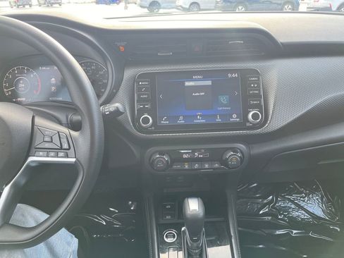 Used 2021 Nissan Kicks SV image 23