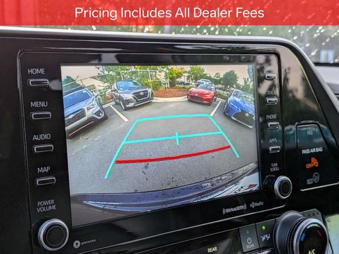 Used 2022 Toyota Highlander XLE FWD image 24