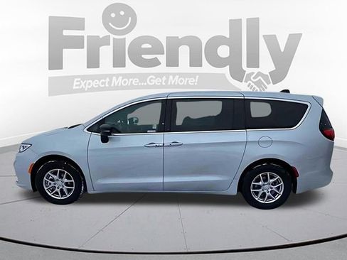 New 2026 Chrysler Pacifica Select FWD image 8