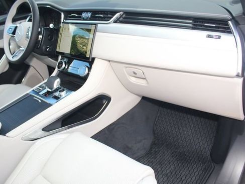 New 2025 Jaguar F-PACE R-Dynamic S image 24