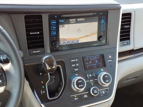 Used 2015 Toyota Sienna XLE w/ XLE Navigation Package image 21