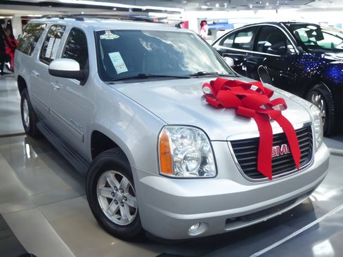 Used 2013 GMC Yukon XL SLT image 2