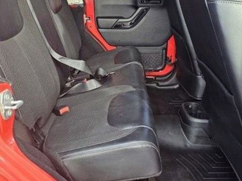 Used 2017 Jeep Wrangler Sahara AWD/4WD image 13
