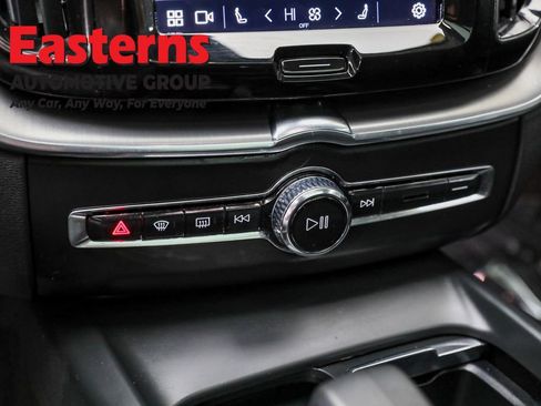 Used 2023 Volvo XC60 B5 Core image 19