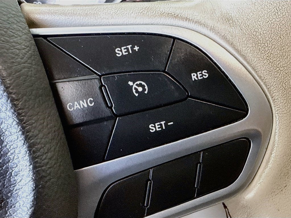 Used 2020 Chrysler Pacifica Limited FWD image 14