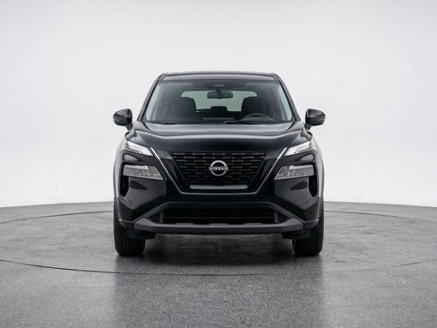 Used 2025 Nissan Rogue SV AWD/4WD image 2