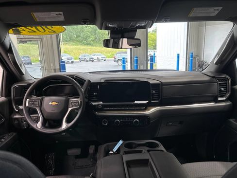 Used 2024 Chevrolet Silverado 1500 LT AWD/4WD image 11