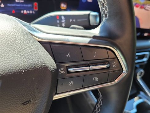 Used 2025 Chevrolet Traverse LT image 36