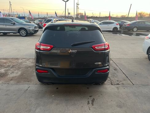 Used 2015 Jeep Cherokee Latitude FWD image 6