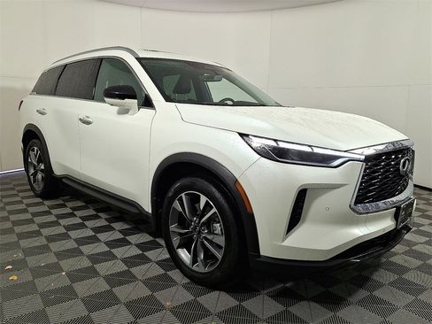 Certified 2025 INFINITI QX60 Luxe image 4