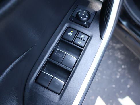 Used 2025 Toyota RAV4 XLE AWD/4WD image 8