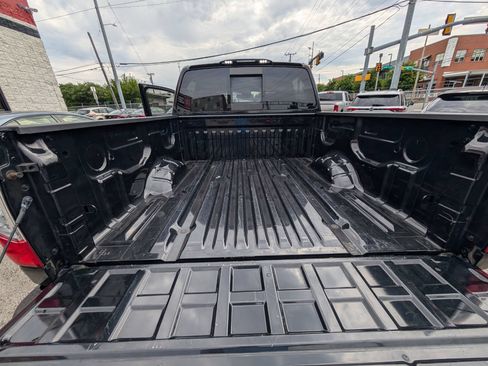 Used 2021 Nissan Titan SV w/ SV Convenience Package RWD image 19
