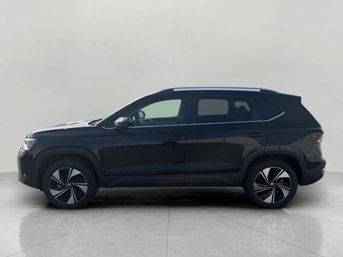 Used 2025 Volkswagen Taos SE AWD/4WD image 4