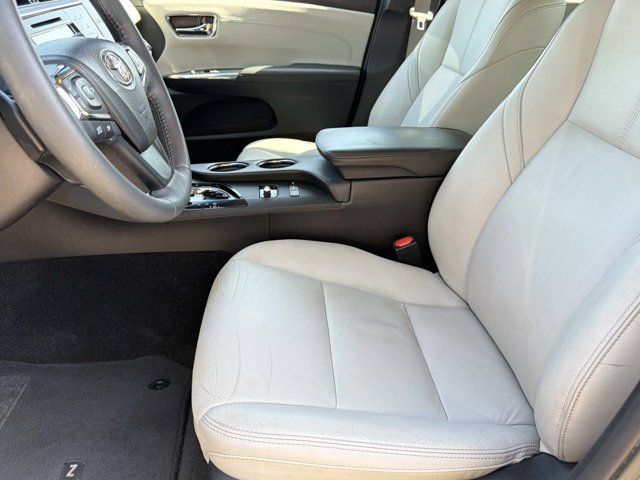 Used 2018 Toyota Avalon XLE Premium FWD image 18