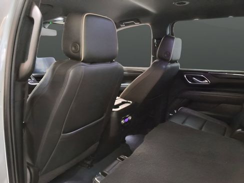 Used 2022 GMC Yukon XL SLT AWD/4WD image 32