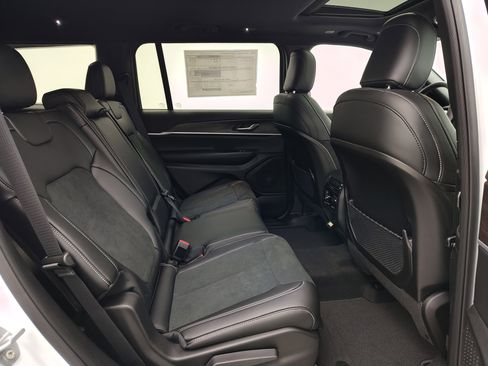 New 2026 Jeep Grand Cherokee L 4WD image 23