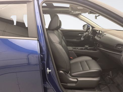 Used 2023 Nissan Rogue SV w/ SV Premium B Package AWD/4WD image 16