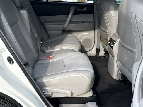 Used 2011 Toyota Highlander SE image 13