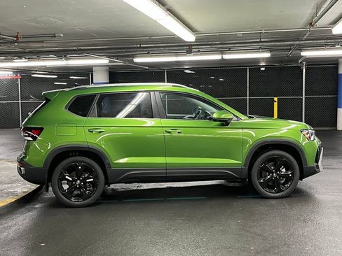 New 2025 Volkswagen Taos SEL image 38