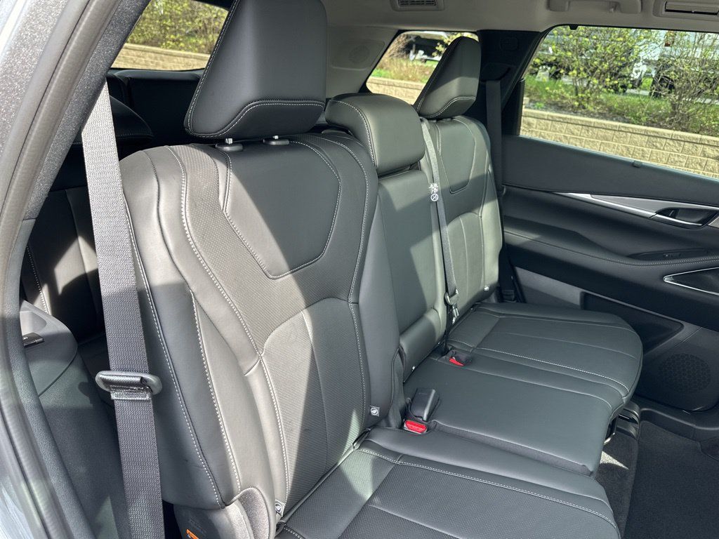 Certified 2026 INFINITI QX60 Luxe w/ Cargo Package AWD/4WD image 30