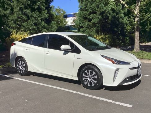 Used 2020 Toyota Prius LE AWD/4WD image 7