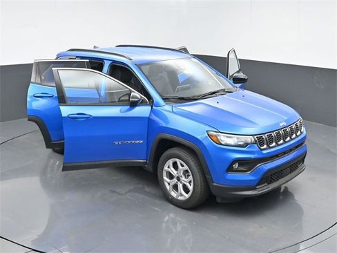 New 2025 Jeep Compass Latitude image 46