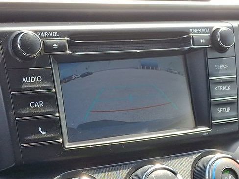 Used 2018 Toyota RAV4 LE image 4