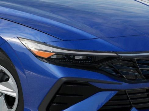 New 2025 Hyundai Elantra SE image 9