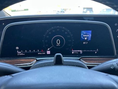 Used 2023 Cadillac Escalade Premium Luxury AWD/4WD image 20