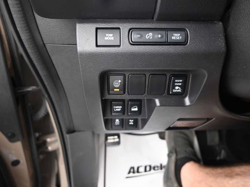 Used 2023 Nissan Frontier PRO-4X w/ Pro-4X Premium Package AWD/4WD image 18