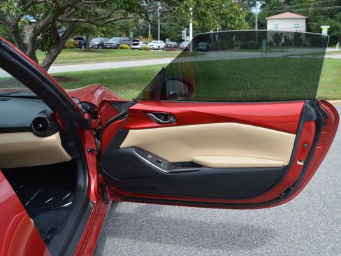 Used 2017 MAZDA MX-5 Miata RF Grand Touring image 15