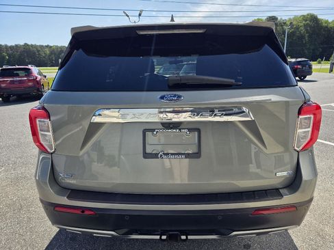 Used 2020 Ford Explorer XLT w/ Equipment Group 202A AWD/4WD image 6