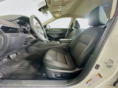 Used 2025 Nissan Altima 2.5 SV image 13