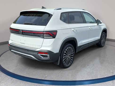 New 2026 Volkswagen Taos SE FWD image 5