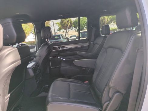 Used 2025 Jeep Wagoneer Series II AWD/4WD image 16