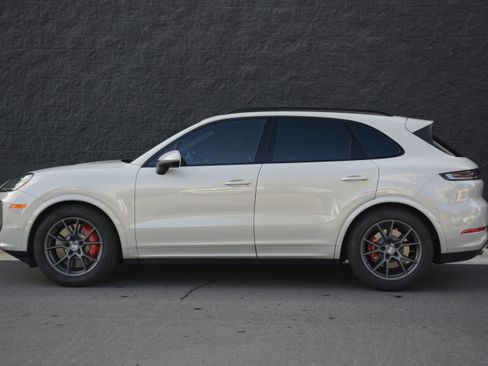 Certified 2026 Porsche Cayenne S AWD/4WD image 2