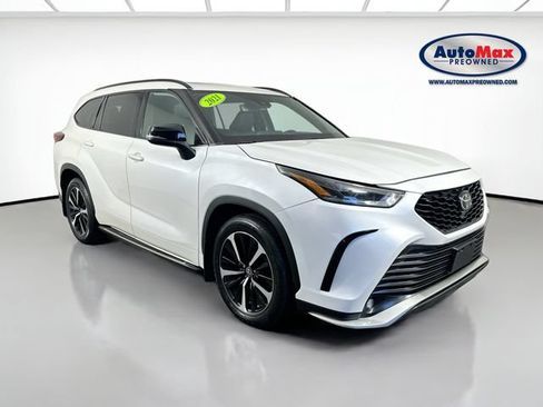Used 2021 Toyota Highlander XSE AWD/4WD image 1