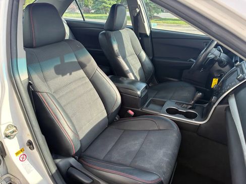 Used 2017 Toyota Camry SE FWD image 19