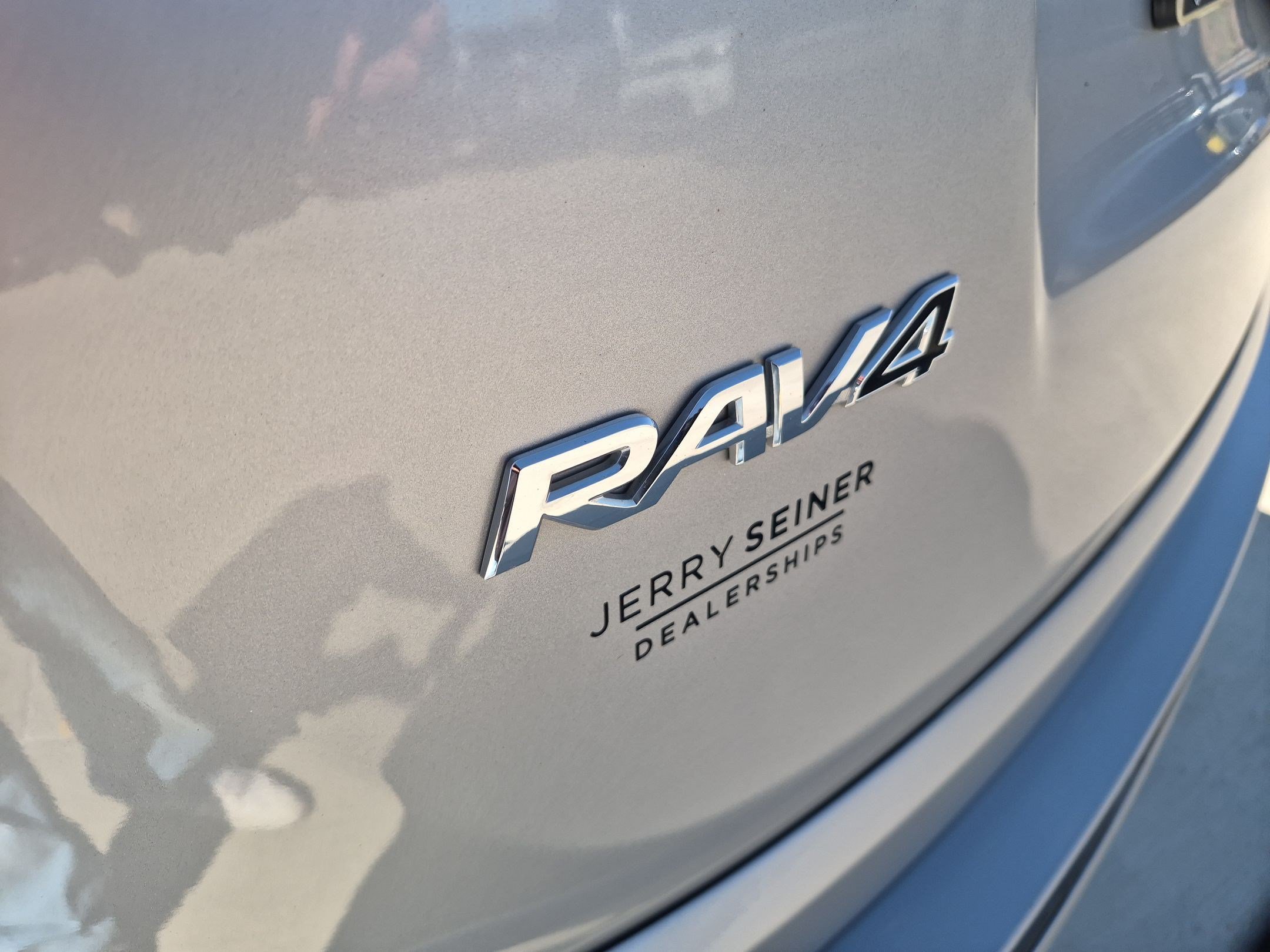 Used 2018 Toyota RAV4 XLE AWD/4WD image 26