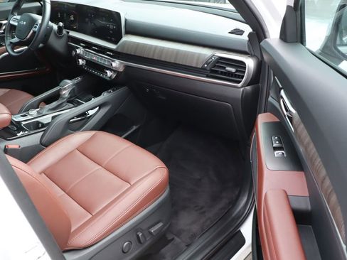 Used 2024 Kia Telluride EX w/ EX Captain's Chair Package image 53