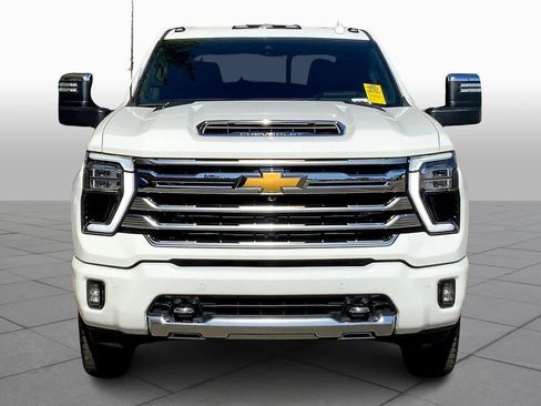Used 2024 Chevrolet Silverado 3500 High Country w/ High Country Premium Package image 3