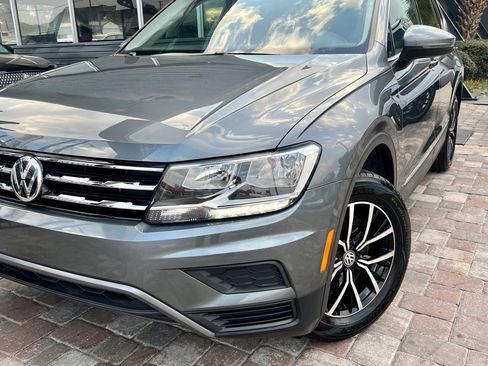 Used 2021 Volkswagen Tiguan SE w/ Panoramic Sunroof Package image 30