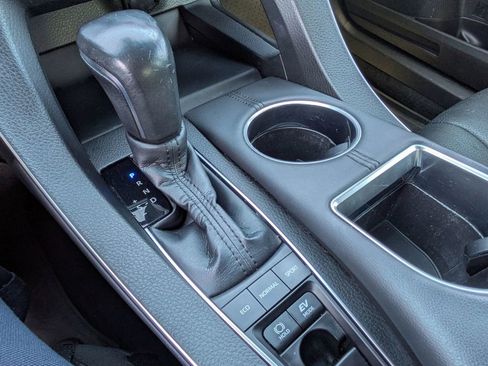 Used 2021 Toyota Avalon Limited image 22